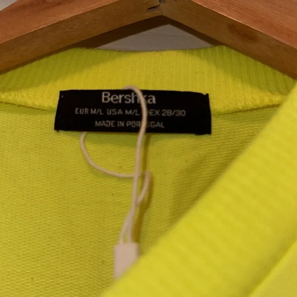 Bershka Neon Yellow Crop Top T-Shirt M/L Tour 2001 Europe XX Special - Picture 4 of 7